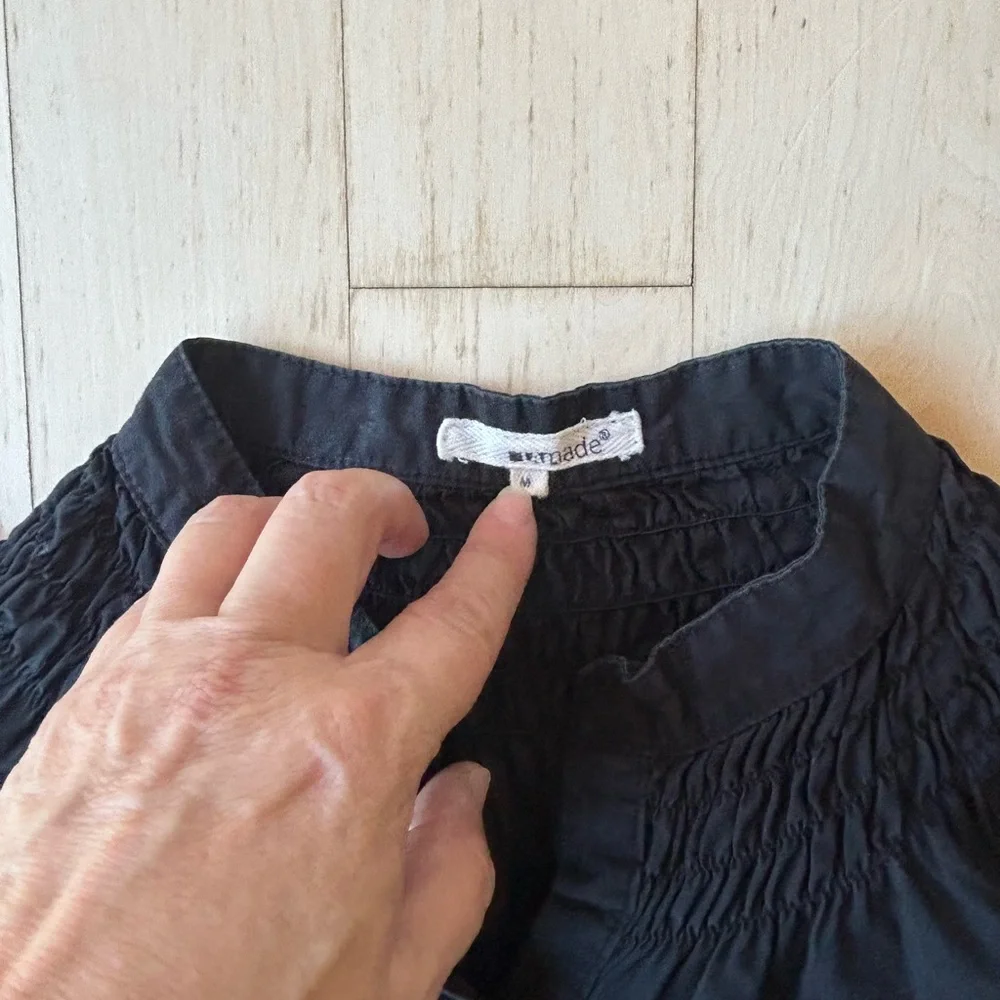 LA Made Women’s 100% Cotton Black Short Sleeve Smocked Top Size Medium - Picture 5 of 10